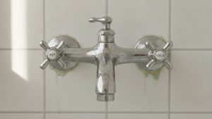 How Do You Remove an Old Bathtub Faucet Yourself — Without Wrecking the Wall or Pipes?